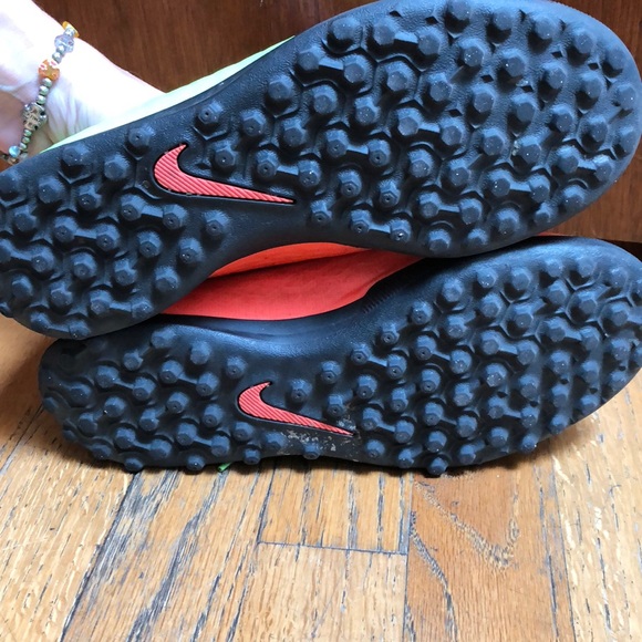 NIKE Boys soccer sneakers - Picture 2 of 3